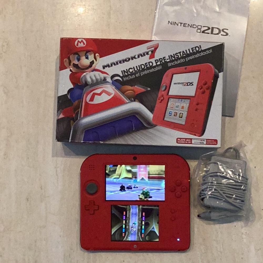 Mario Kart 7 Nintendo 2DS Console Handheld System Red & Charger Game & Box - Picture 16 of 16